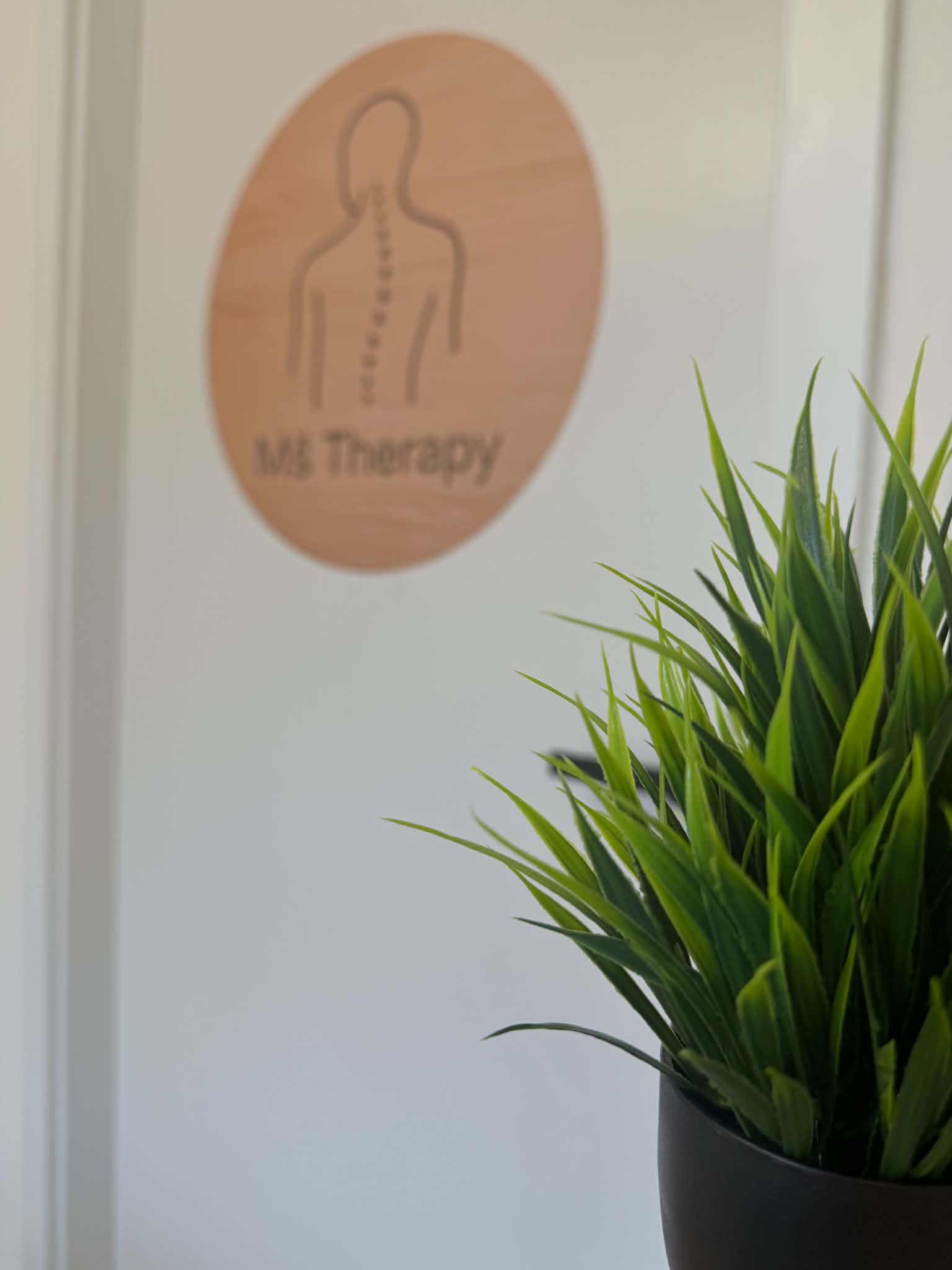 Logo MŠ Therapy v priestoroch prevádzky
